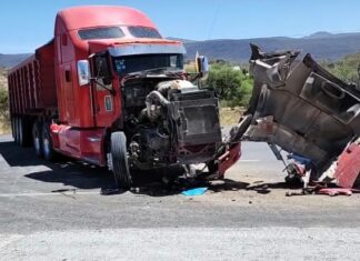 Choque múltiple en la carretera Comonfort- San Miguel de Allende arrojó cuantiosos daños materiales.