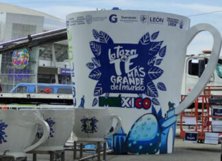 Guanajuato obtiene nuevo record, ahora de la taza de té más grande del mundo.