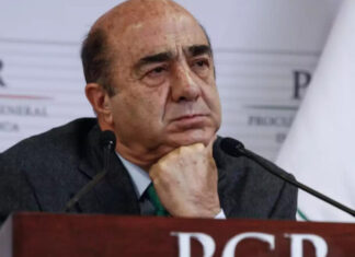 Vinculan a proceso por tortura y desaparición forzada al ex procurador Jesús Murillo Karam.