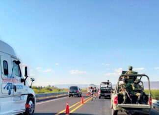 Encuentran el cuerpo sin vida de un hombre, con visibles huellas de violencia en el libramiento nir- poniente en Celaya.