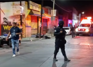 Un hombre que viajaba en una moto fue asesinado a balazos en Valle de Santiago.