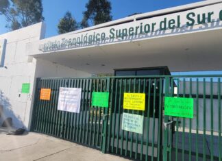 1500 alumnos del ITSUR se quedan sin clases indefinidamente, tras paro laboral; trabajadores exigen respeto a sus condiciones laborales.