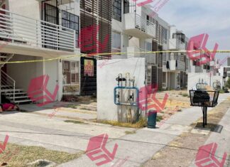 Una pareja murió después de que fueron atacados a balazos frente a su domicilio en la colonia Brisas del Campestre en León.