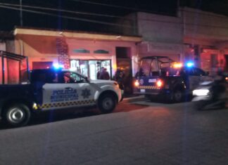Un joven fue asesinado a balazos al interior de una barbería en Apaseo El Alto.