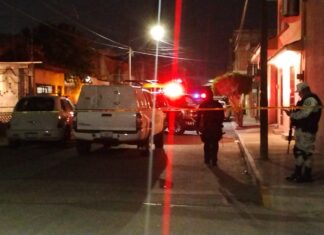 Asesinan a una pareja que viajaba en motocicleta por calles de la colonia Insurgentes en Celaya.
