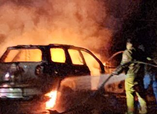 Queman una camioneta en la carretera Salvatierra- Celaya, no se registraron víctimas.