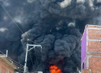 Tres personas perdieron la vida tras explotar una camioneta que transportaba huachicol