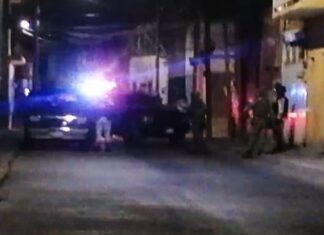 Queman camioneta en la colonia Obregón en León; había dos cuerpos calcinados en la cajuela.