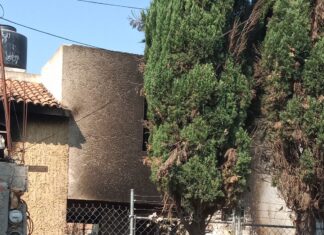 Cuántiosos daños materiales en incendio de una recicladora en la colonia Valle de Los Naranjos en Celaya.