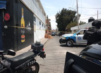 Un muerto y un herido grave fue el saldo de un ataque armado en un negocio de venta de cocos en el barrio de la Resurrección en Celaya.