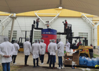 Irapuato rompe Récord Ginness de la jarra de agua de fresa más grande del mundo.