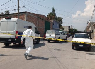 Ejecutan a conductor de Uber en la colonia Del Bosque en Celaya; le dejaron una cartulina con un mensaje alusivo a un grupo delincuencial.