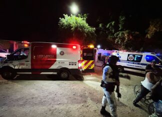 Cuatro personas, tres hombres y una mujer resultaron lesionados por proyectil de arma de fuego, después de que fueron atacados en la colonia Portales de la Hacienda, en León.