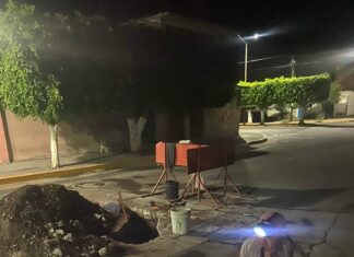 Concluyen trabajos de reparación de una fuga de agua potable de una tubería de seis pulgadas de diámetro en Santiago Maravatío