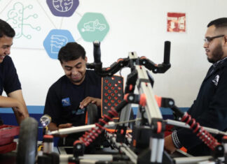 Gobernador entrega laboratorio de Experiencias en Electromovilidad Programa de Innovación y Movilidad.