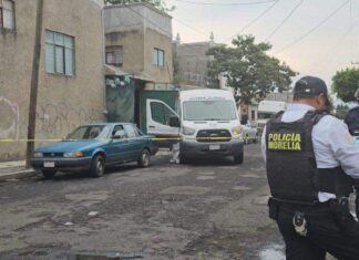 Hombre es atacado a balazos y muere en la entrada de un domicilio en la colonia Eduardo Ruiz, en Morelia.