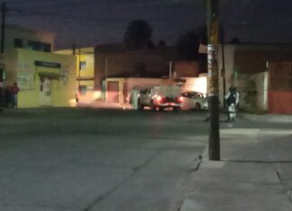 Sicarios entran a una tienda del Barrio de San Juan en Celaya y asesinan a un joven.