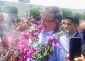 Presidente , Presidente!! coreaban unas mil personas que recibieron al canciller Marcelo Ebrard Casaubon, en el marco de la inaguración de la oficina municipal de enlace con la Secretaria de Relaciones Exteriores.