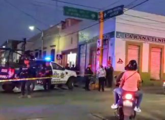 Un hombre fue asesinado a balazos en un local comercial ubicado en la calle Juárez, en la zona centro en Valle de Santiago.