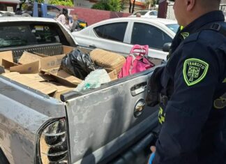 Invaden el carril del Metrobús los detiene la policía, y les encuentran 100 kilos de mota