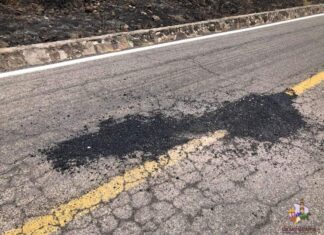Presidencia Municipal en colaboración con la Dirección de Obras Públicas, llevaron a cabo importantes labores de bacheo en la carretera estatal que conecta Santiago Maravatío con la comunidad El Dormido.