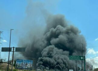Se registra incendio en corralón de salida a Charo en Morelia.