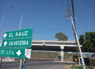 Localizan el cuerpo sin vida de un hombre colgado del puente de acceso a la comunidad Rincón de Tamayo, en Celaya.