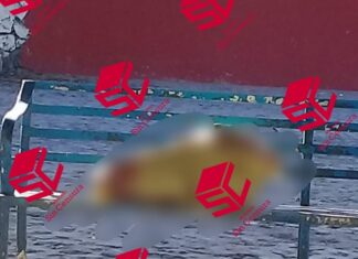 Localizan restos humanos en un costal al interior de una camioneta abandonada en la plaza cívica de la comunidad de Duranes en Valle de Santiago.