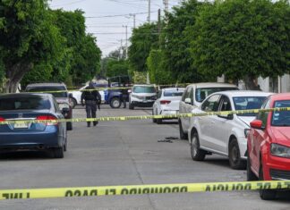 Bombero fue atacado a balazos en su automóvil en la colonia Villas de la Hacienda en Celaya.