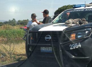 Un hombre fue asesinado a balazos al interior del vehículo que conducia en el camino de acceso al fraccionamiento Las Haciendas, en Valle de Santiago.