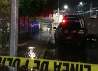 Joven estudiante fue asesinado a balazos en una cenaduría del barrio de La Resurrección, en Celaya.