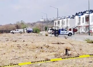 Encuentran el cuerpo sin vida de una persona en bolsas de plástico en un lote baldío de la colonia Torre Dorada, en León.