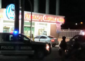 Un hombre fue asesinado a balazos al interior de un vehículo en la colonia El Romeral en Celaya, la noche de este jueves.