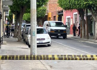 Un muerto y dos heridos fue el saldo de una riña entre empleados e internos de un anexo en León.