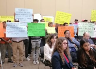 Manifestantes de Rincón de Tamayo exigen a alcalde de Celaya acatar recomendaciones de CNDH.