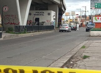 Un hombre fue asesinado a balazos al interior del vehículo que conducia en el Barrio de Tierra Blanca, en Celaya.