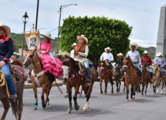 Inician festejos del Día de la Cueva con verbena en el terraplén Diego Rivera en la capital del estado.