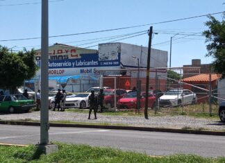 Matan a un hombre al interior de un lote de autos en Celaya.