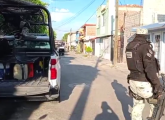 Sujetos armados agreden a balazos a un hombre al interior de su domicilio en la colonia Progreso, en Salamanca.