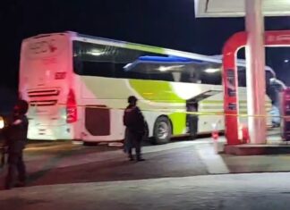 Ejecutan a un hombre al interior de un autobus en la carretera Salamanca-Irapuato.
