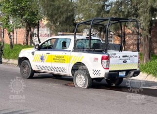 Después de un enfrentamiento a balazos, policía municipal de Salamanca recupero un auto que momentos antes había sido robado por cuatro sujetos armados.