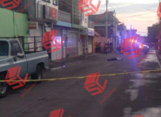 Un hombre fue asesinado a balazos en el cruce de las calles Olivo y Alamo de la colonia Labradores en Valle de Santiago.