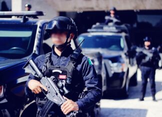 POLICÍA MUNICIPAL DETIENE DOS HOMBRES CON ARMA LARGA Y CORTA.