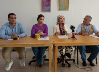 Bárbara Botello denuncia que hermana del director de auditorías recibió contratos millonarios del municipio de León.