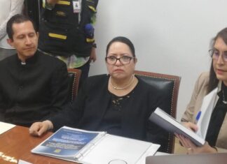 Consejeros universitarios acusan que Teresita Rendón plagió su Proyecto de Desarroyo para ser rectora de la UG.