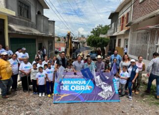 Más de 7 millones 500 mil pesos se comenzaron a invertir en la pavimentación de calles en colonias y comunidades en Salvatierra.