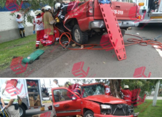 Un hombre quedó prensado al interior de una camioneta después de chocar con un árbol en la Prolongación Valle de Santiago, frente a la colonia Humanista I, en Salamanca .