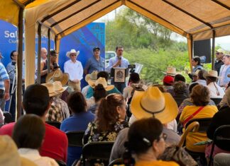 Se llevan a cabo rehabilitación de caminos Saca cosechas en Salvatierra.