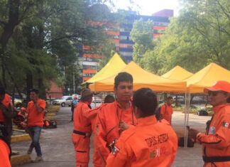 Daniel Benito Camargo Domínguez, paramédico e integrante del grupo de rescate internacional «Topos Azteca», viaja en vuelo directo a Marruecos.