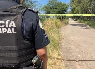 Ejecutan a un hombre abordo del vehículo que conducia en el camino de acceso a la comunidad de La Guaracha, en León.